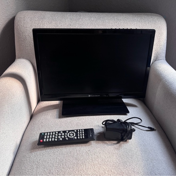 Element Other - Element ELEFW195 19 inch LED TV HDMI Flat Screen Television W/ Remote